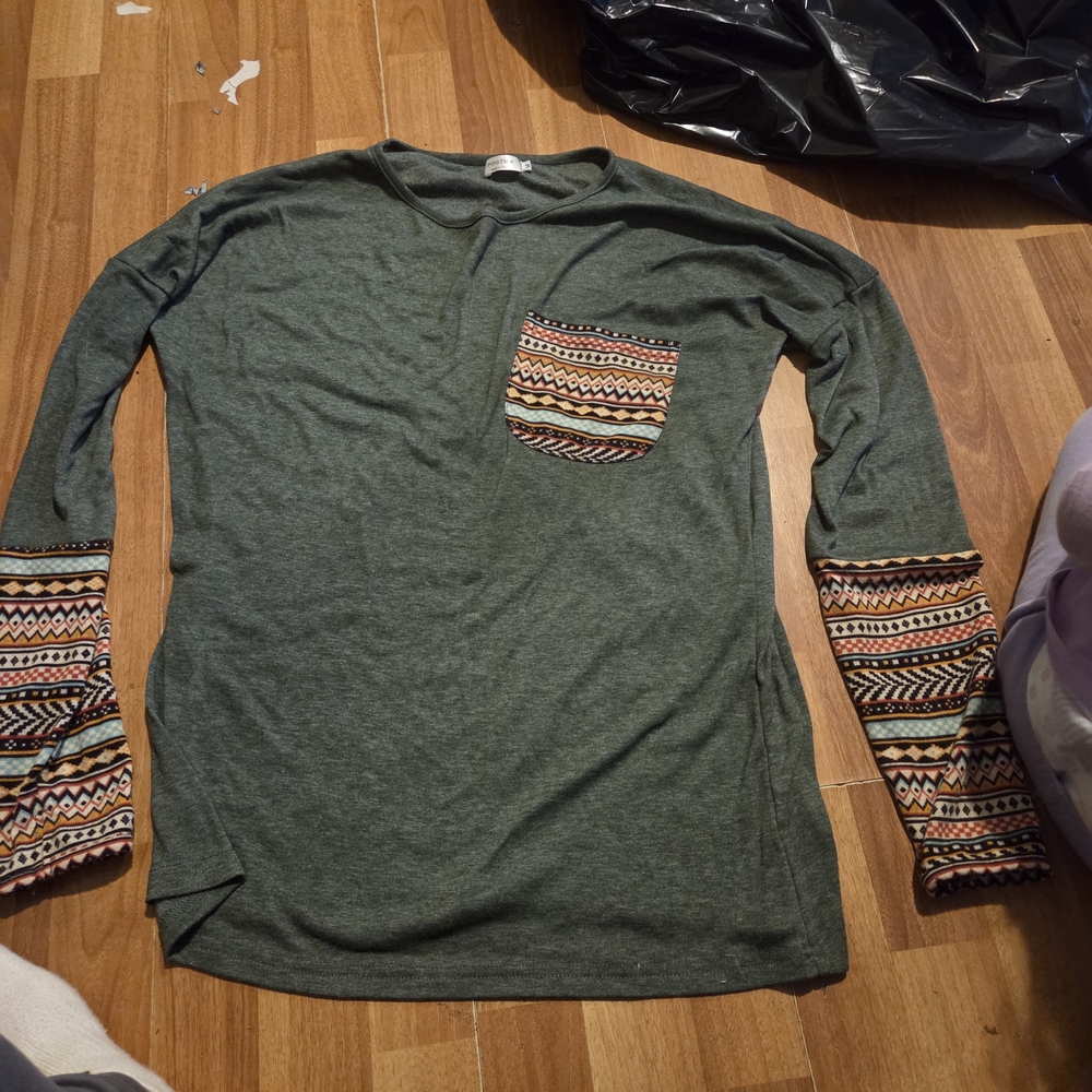 Women’s Long Sleeve Crewneck Tee with Patterned Pocket - Green